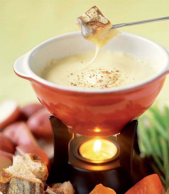 Nghỉ lễ ăn gì: Trải nghiệm lẩu cốc phô mai ngon ngậy đầy quyến rũ! ảnh 1