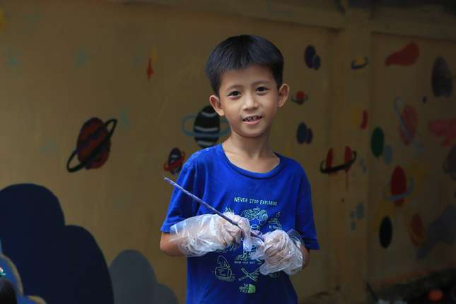 Hà Nội: Cùng teen Ams sơn "áo mới" cho trường tiểu học nghèo ảnh 5