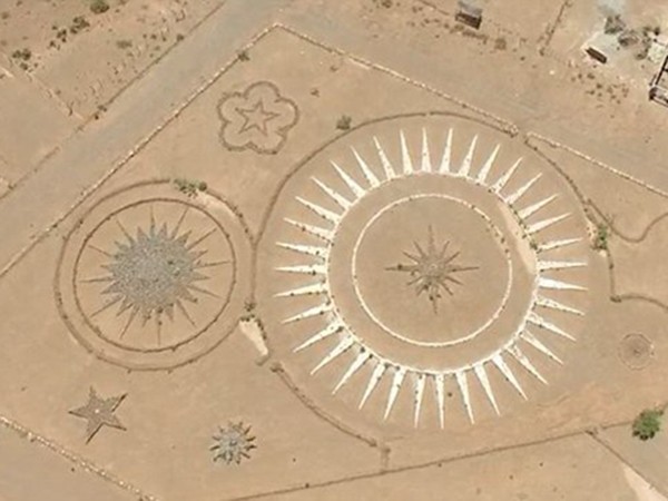 Xây bãi đỗ UFO khổng lồ ngay giữa sa mạc Argentina ảnh 1
