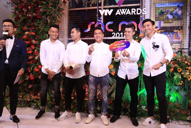 Các "soái ca" U23 Việt Nam xuất hiện rạng rỡ, xuất sắc tại lễ trao giải VTV Awards 2018 ảnh 2