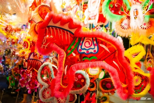 Phố lồng đèn Sài Gòn nhộp nhịp mùa Trung Thu, đón hàng ngàn lượt khách mỗi ngày ảnh 6