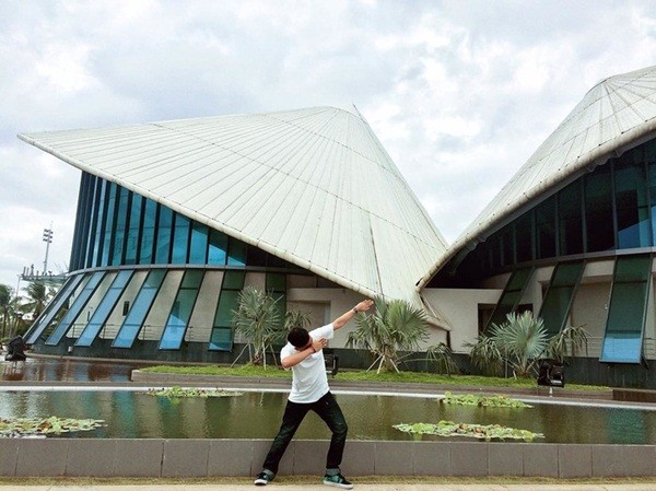 Giới trẻ thích thú với vẻ đẹp của Nhà hát nón lá tại Bạc Liêu ảnh 4