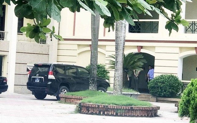 Những cán bộ ngành giáo dục nào bị bắt trong vụ gian lận thi cử ở Hòa Bình? ảnh 7