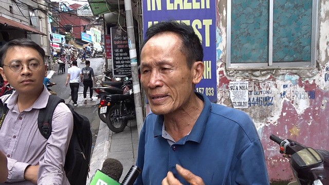 Cháy rụi 30 phòng trọ, ông Hiệp “khùng” bật khóc lo bệnh nhân ngủ ngoài đường ảnh 3