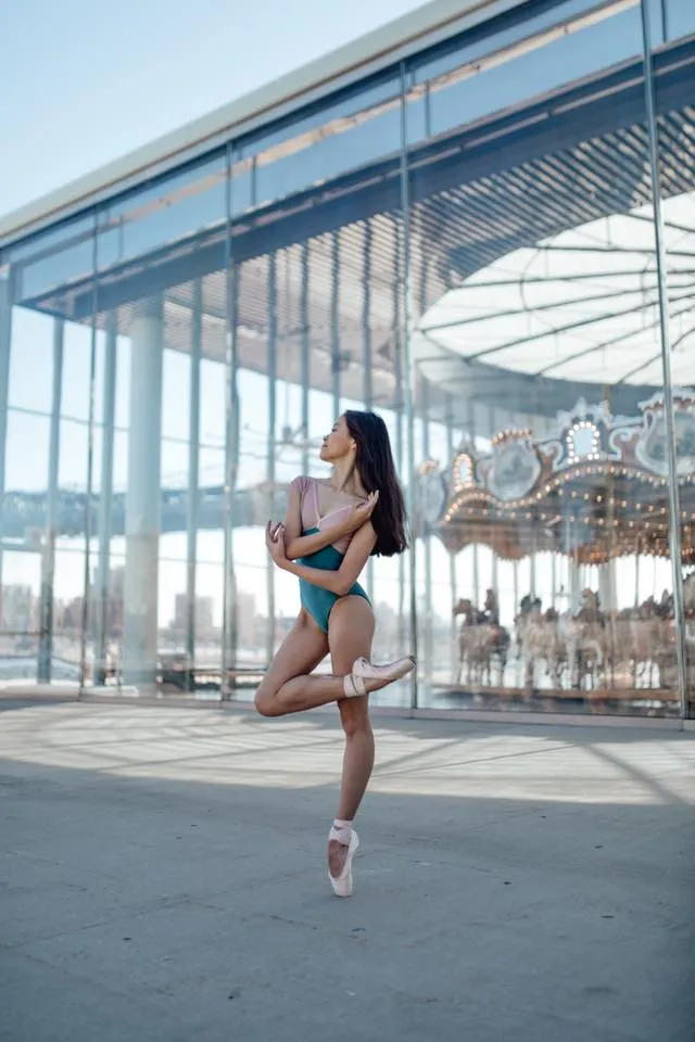Gặp cô gái trong bộ ảnh múa ballet đẹp say lòng trên đường phố Mỹ gây sốt mạng ảnh 5