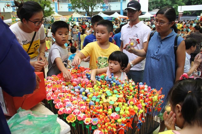 Hà Nội: "Vầng trăng yêu thương" - hội chợ từ thiện ý nghĩa dành cho tween Tiểu học Đoàn Thị Điểm ảnh 5