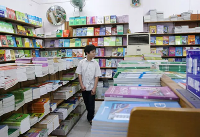 Khuyến khích giữ gìn chứ không "cấm" học sinh viết vào SGK ảnh 1