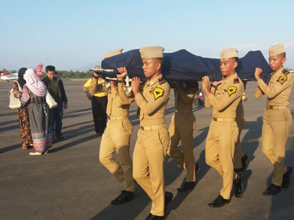 Nhân viên không lưu Indonesia hy sinh tính mạng đưa máy bay thoát khỏi thảm họa động đất ảnh 1