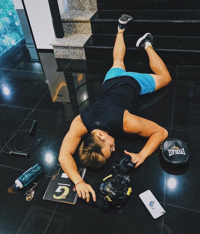 Đâu chỉ có rich-kid, 7749 ngành nghề cũng có thể "ngã sấp mặt" vì deadline ảnh 2
