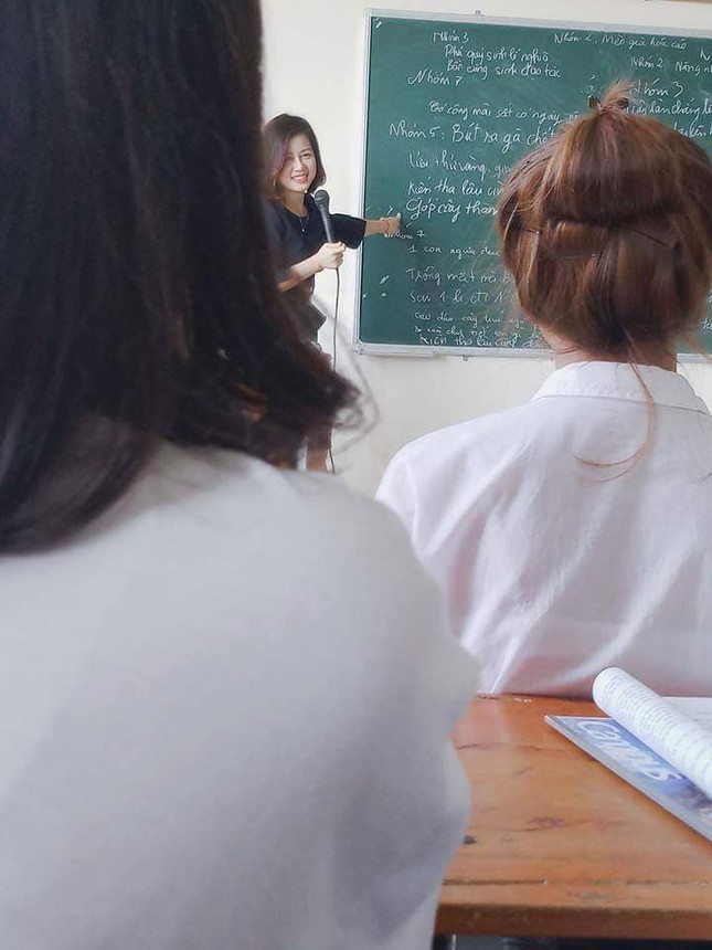 Cô giáo dạy Triết xinh như hotgirl khiến sinh viên đi học chẳng muốn về! ảnh 2