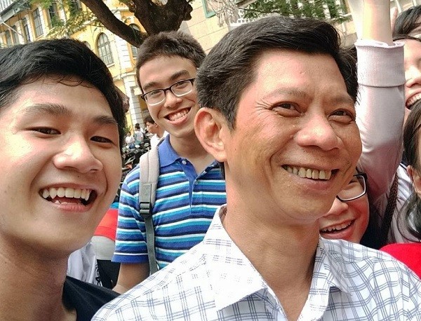Lý do teen chuyên Trần Đại Nghĩa, TP.HCM khóc khi chia tay thầy Hiệu trưởng sẽ khiến bạn bất ngờ ảnh 1
