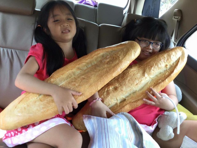 Bánh mỳ khổng lồ dài 1m ở An Giang lọt top món ăn kỳ lạ nhất thế giới ảnh 4