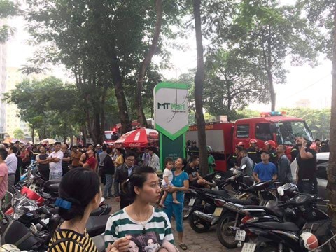 Cháy tại tầng 31 chung cư, hàng trăm người dân hoảng loạn tháo chạy ảnh 6