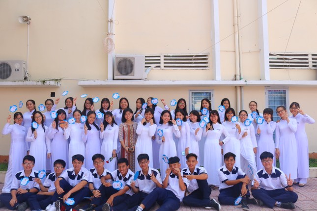 TP.HCM: Cười “rớt hàm” với những câu thơ “than môn học” của teen Mạc Đĩnh Chi ảnh 5