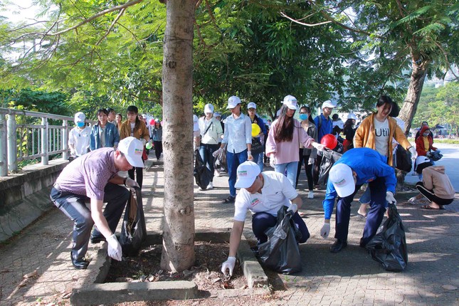 Sinh viên Đại học Vinh hào hứng hưởng ứng cuộc thi “Biến đổi khí hậu với cuộc sống” ảnh 4