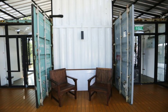 Độc đáo trường Đại học được xây bằng 22 thùng container tái chế đẹp mê người tại Chiangmai ảnh 4