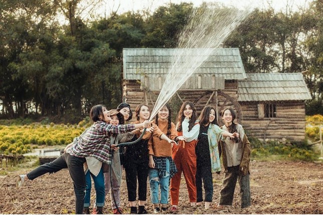Cả thời thanh xuân tươi đẹp bỗng chốc bé lại bằng bộ ảnh kỷ yếu ảnh 6