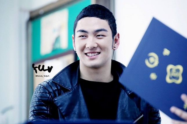 Mời Baekho (NU’EST) làm mẫu bìa, tạp chí hàng đầu phải lùi ngày phát hành vì… in không kịp ảnh 3