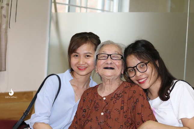 "Hội chị em" U90 quyết định "lên đồ" đi "picnic" trong viện dưỡng lão mừng ngày 20/10 ảnh 8