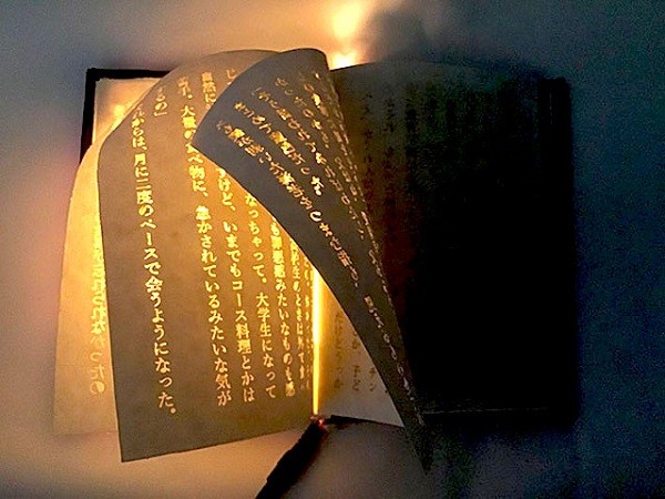 Quyển sách "ma thuật" có khả năng phát sáng ảnh 2