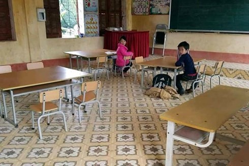 Bắc Kạn: Học sinh đồng loạt nghỉ vì phải mang khẩu trang trong lớp ảnh 1