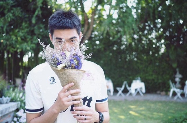Chàng nam thần sân cỏ xứ Chùa Vàng đang làm điên đảo cộng đồng LGBT+ ảnh 1