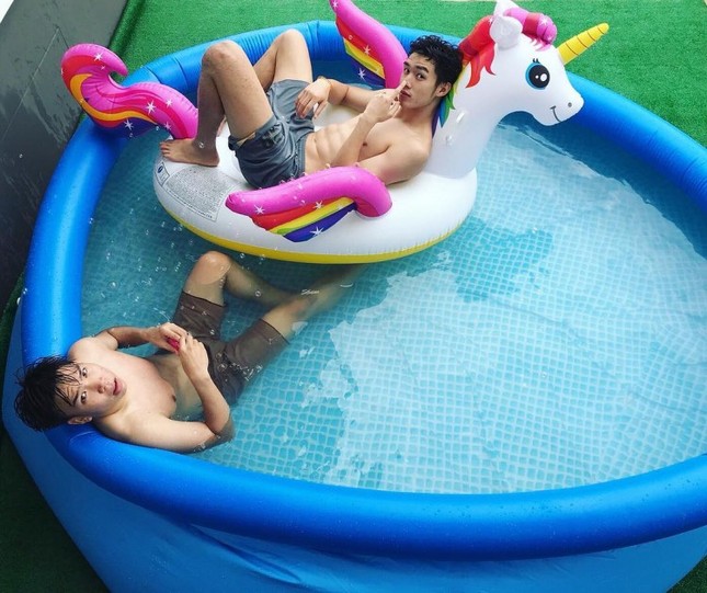 Chàng nam thần sân cỏ xứ Chùa Vàng đang làm điên đảo cộng đồng LGBT+ ảnh 4