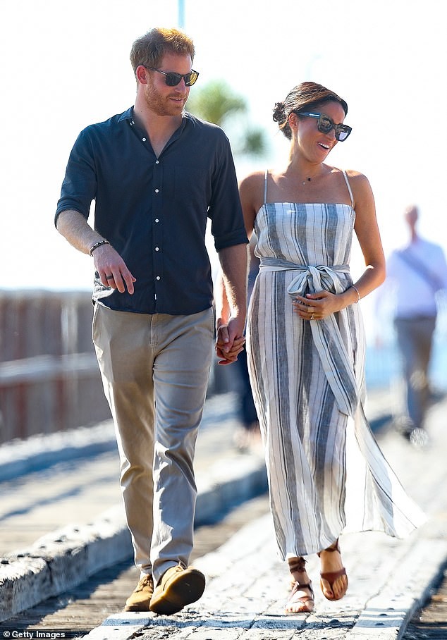 Lý do Công nương Meghan không bao giờ đi ngang hàng với Hoàng tử Harry ảnh 1
