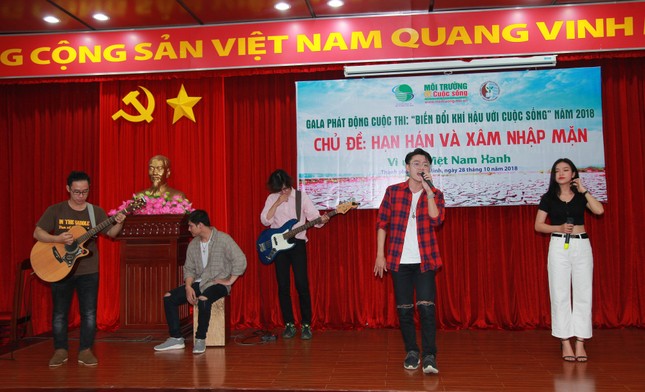 Cuộc thi về biến đổi khí hậu đã "ghé thăm" trường Đại học Tài nguyên Môi trường TP.HCM ảnh 2