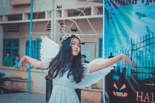 Vào xem "trường người ta" đã nhiều trai đẹp gái xinh lại còn cosplay cực "chất" mùa Halloween đây này! ảnh 2