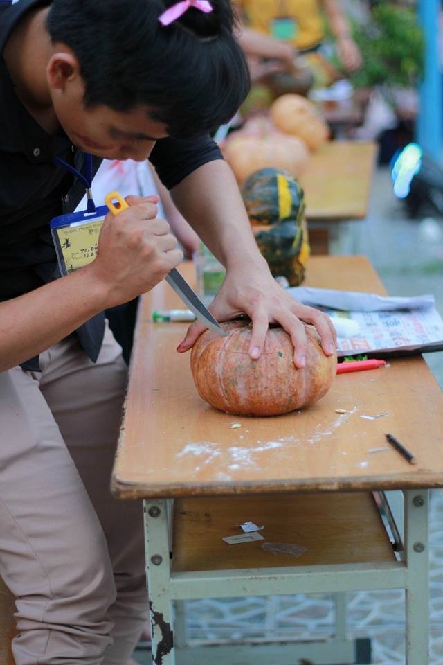 Vào xem "trường người ta" đã nhiều trai đẹp gái xinh lại còn cosplay cực "chất" mùa Halloween đây này! ảnh 9