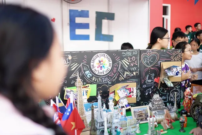 TP.HCM: Teen Thực hành Sài Gòn "quẩy nhẹ" với "tiệc của những người tài năng" ảnh 5