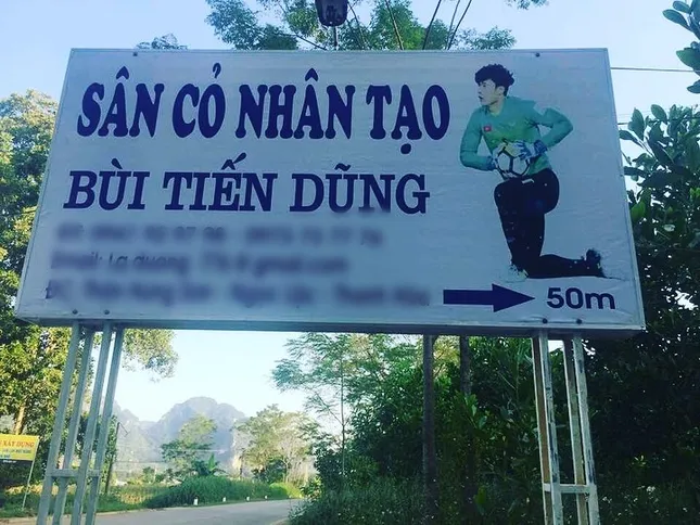 Hai anh em thủ môn Bùi Tiến Dũng cùng nhau xây sân bóng "xịn" tại quê nhà ảnh 2