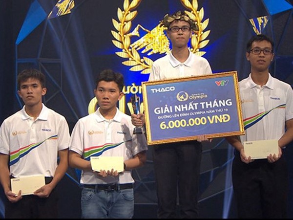 Cậu bạn 2K Nghệ An giỏi tiếng Anh, "càng chơi càng hay" ở thi tháng Olympia ảnh 1