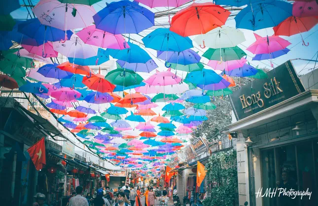 Ngỡ ngàng con đường ô đẹp rực rỡ ngay tại Hà Nội ảnh 5