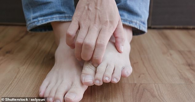 Tiết lộ không ngờ về sức khỏe qua dấu hiệu ở 2 bàn chân ảnh 5