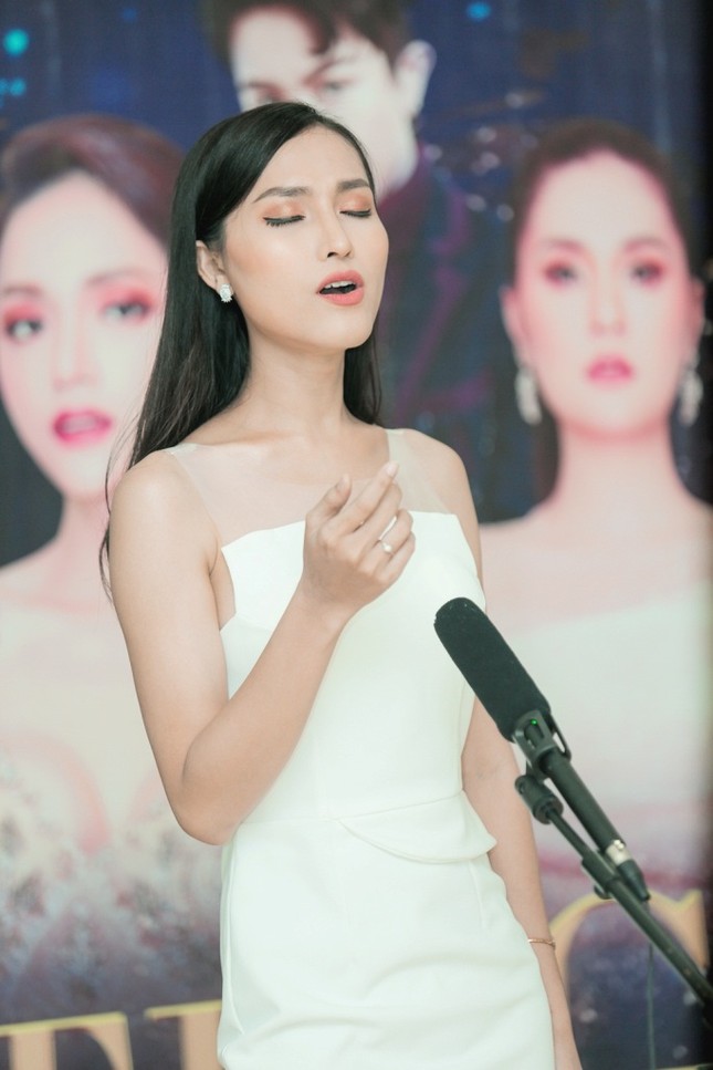 Xuất hiện bản sao Ngọc Trinh - Minh Tú khiến Hương Giang thích thú tại buổi casting "The Tiffany Vietnam" ảnh 4