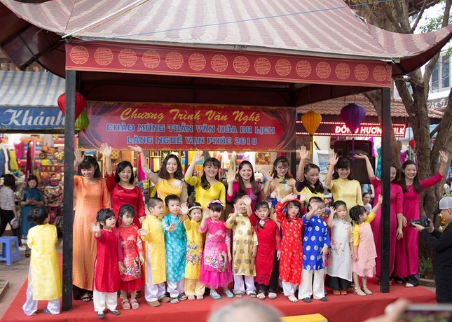 Đến Vạn Phúc để thấy bức tranh toàn cảnh làng lụa trong tuần lễ du lịch văn hóa thương mại ảnh 7