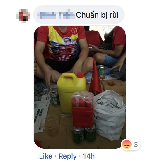Bức xúc chuyện mua vé, CĐV tính đốt pháo sáng ở sân Mỹ Đình ảnh 2