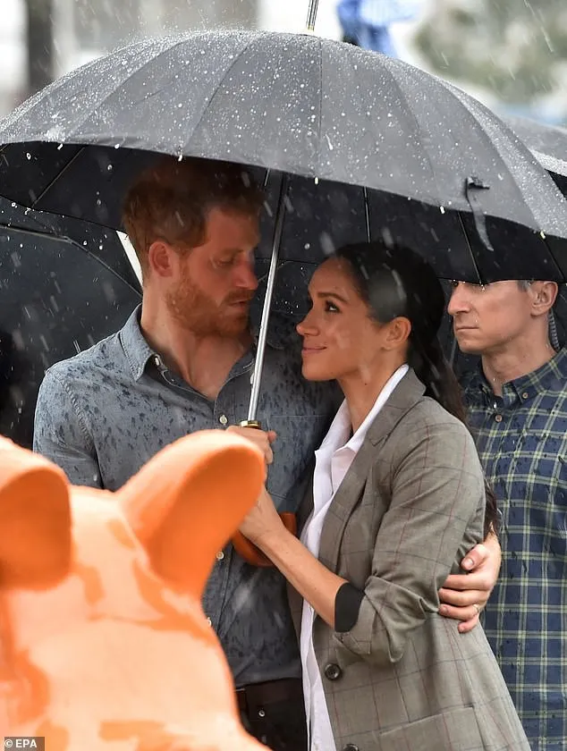 Hoàng tử William đã có hành động "gây sốc" với vợ sau sự xuất hiện của công nương Meghan ảnh 1