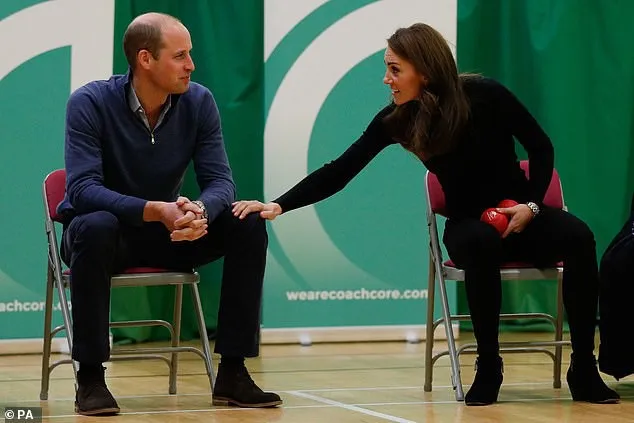 Hoàng tử William đã có hành động "gây sốc" với vợ sau sự xuất hiện của công nương Meghan ảnh 3