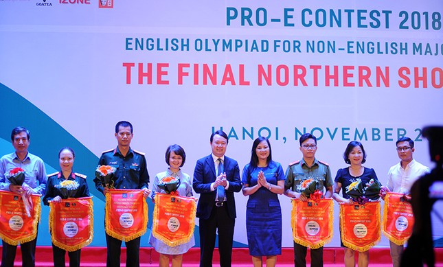 Sinh viên tự hào giới thiệu video "Trường tôi là nhất" trong cuộc thi Olympic tiếng Anh không chuyên toàn quốc ảnh 1