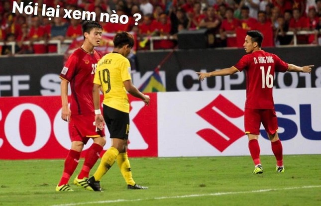 Hậu bóng đá: Duy Mạnh bị fan soi biểu cảm "đanh đá", Đình Trọng bị "troll" vì sơ-vin suốt trận đấu ảnh 1