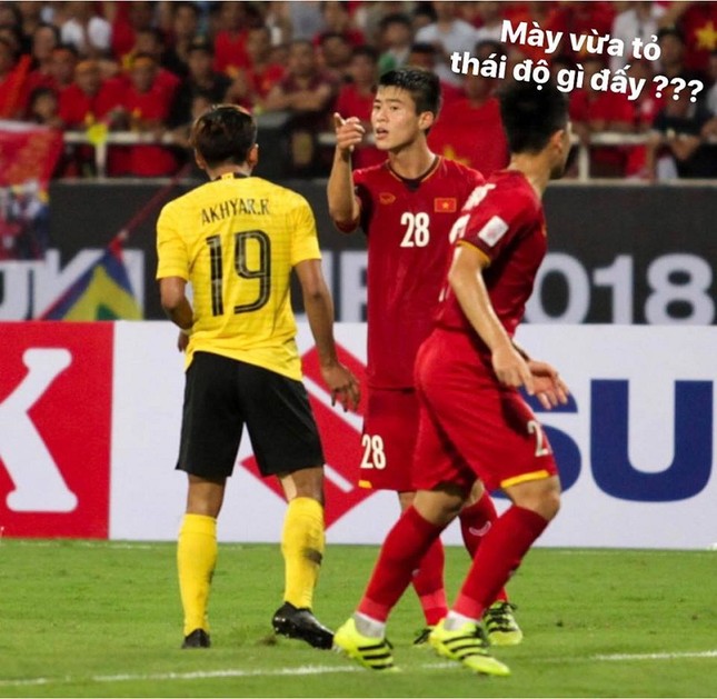 Hậu bóng đá: Duy Mạnh bị fan soi biểu cảm "đanh đá", Đình Trọng bị "troll" vì sơ-vin suốt trận đấu ảnh 3