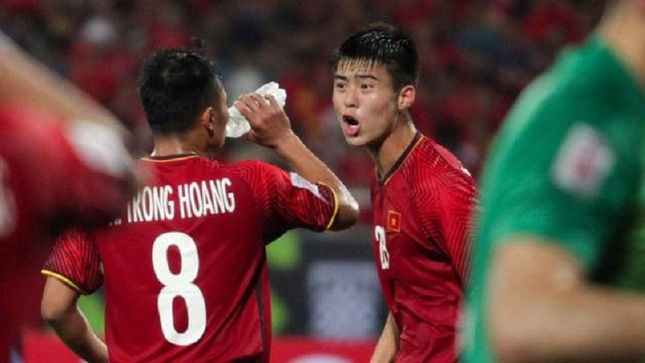 Hậu bóng đá: Duy Mạnh bị fan soi biểu cảm "đanh đá", Đình Trọng bị "troll" vì sơ-vin suốt trận đấu ảnh 4