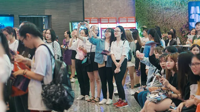 "Burn The Stage: The Movie" và những cảm xúc “buồn, vui, thương lẫn lộn” của ARMY ảnh 2