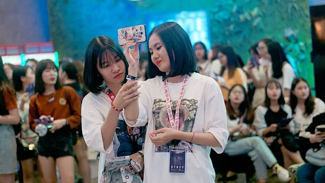 "Burn The Stage: The Movie" và những cảm xúc “buồn, vui, thương lẫn lộn” của ARMY ảnh 3