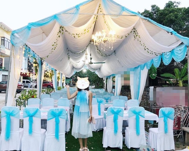 Cô gái váy áo lồng lộn đi đám cưới nhưng sự cố bất ngờ khiến quan viên hai họ "cười lăn" ảnh 1