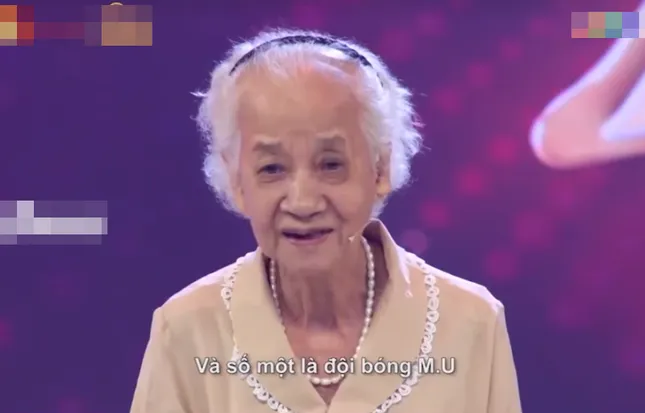 Cụ bà gây "bão" MXH khi đọc vanh vách tên các đội bóng thế giới, là fan ruột M.U ảnh 3