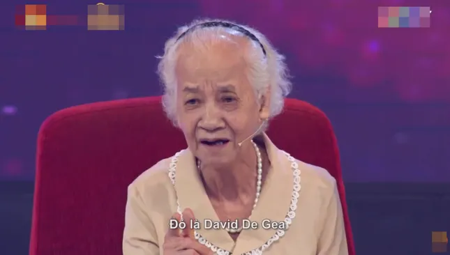 Cụ bà gây "bão" MXH khi đọc vanh vách tên các đội bóng thế giới, là fan ruột M.U ảnh 4